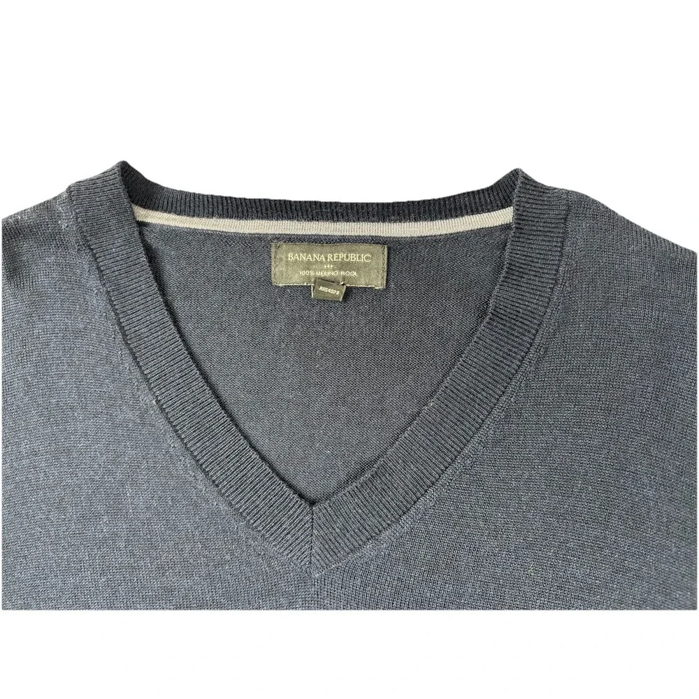 Banana‎ Republic 100% Merino Wool V-Neck Sweater Navy Blue Size L